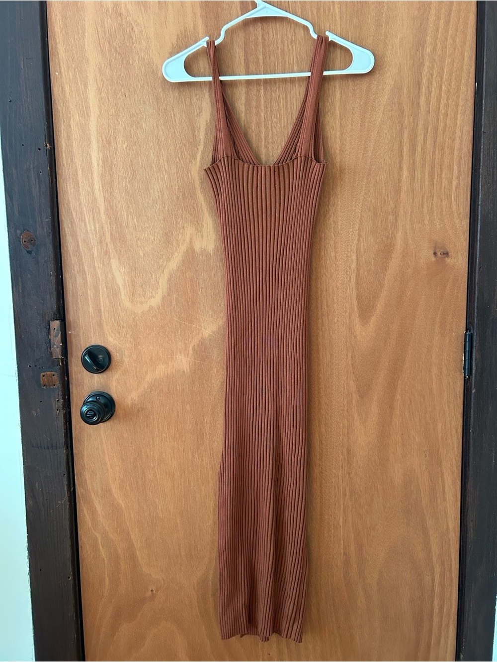 ASOS Ribbed V-Neck Maxi Dress in Rust - Picture 2 of 4
